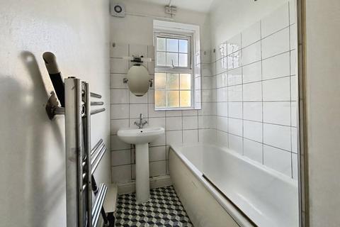 3 bedroom apartment for sale, Manor Road, London E15