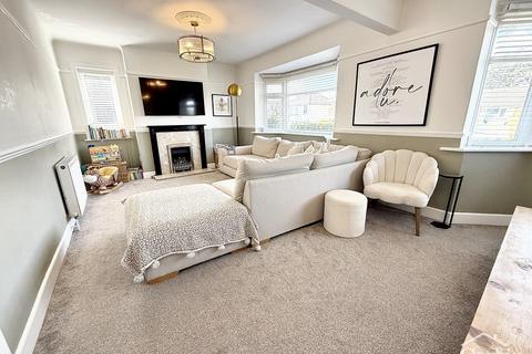 2 bedroom chalet for sale, Kinson Road, Bournemouth, BH10 5