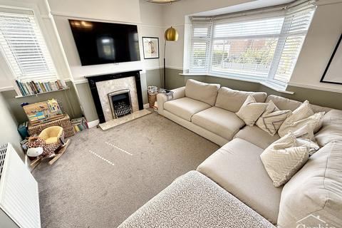 2 bedroom chalet for sale, Kinson Road, Bournemouth, BH10 5