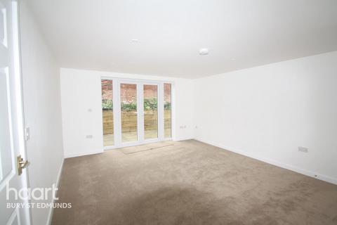 2 bedroom semi-detached house to rent, Eastgate Street, Bury St Edmunds
