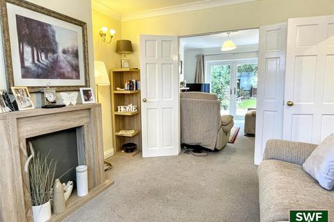 3 bedroom semi-detached house for sale, Peterdale Drive, Penn