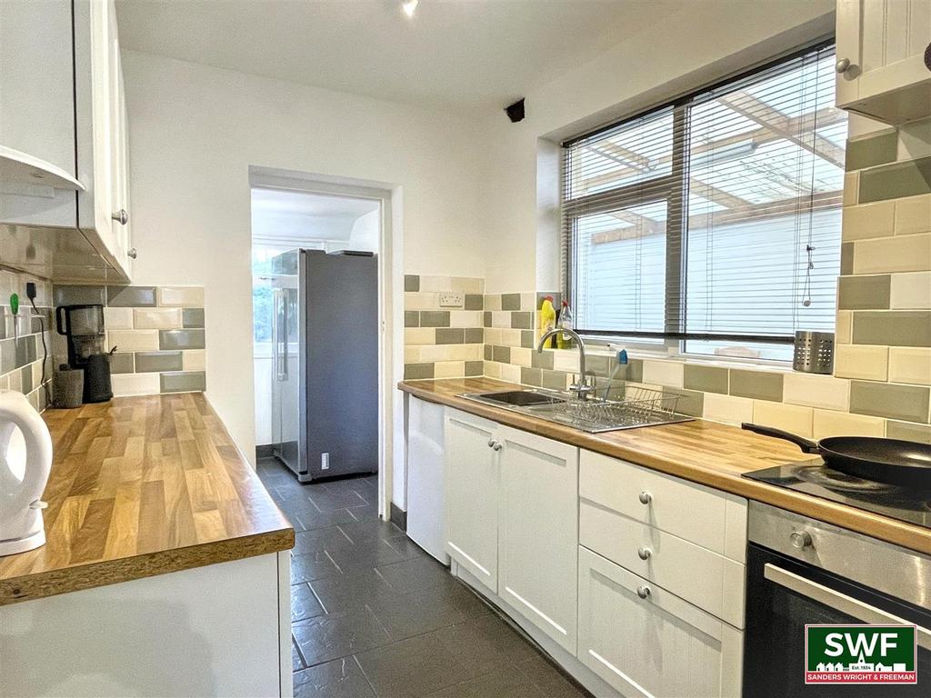 Kitchen2.jpg