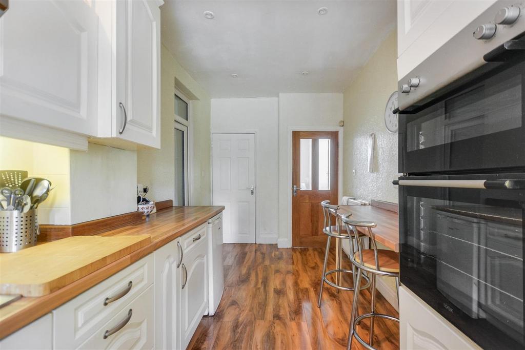 Kitchen 2.jpeg