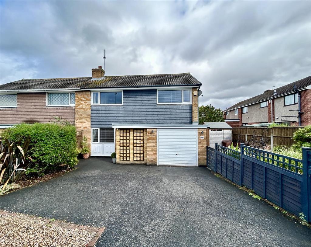 Cotswold Drive, Garforth, Leeds 3 bed semi-detached house for sale - £ ...