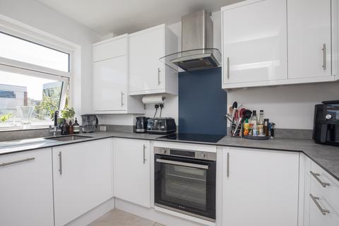 2 bedroom apartment to rent, Hazelbank Court, Chertsey KT16
