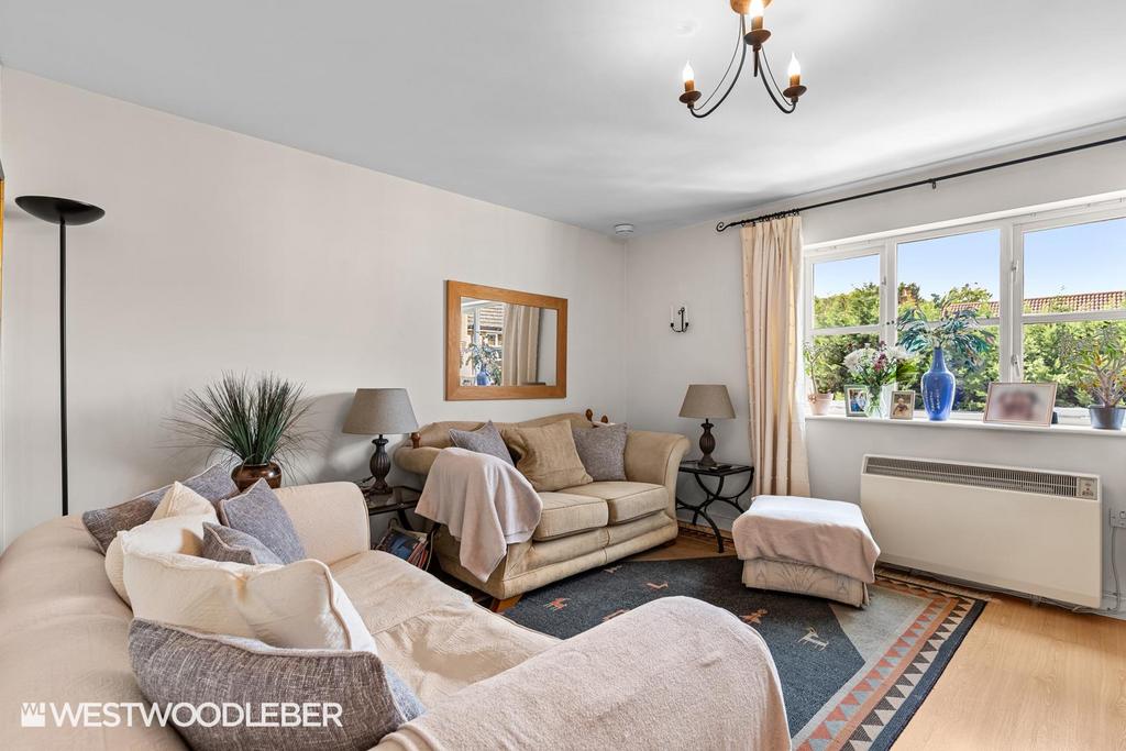 Plomer Avenue 10.jpg