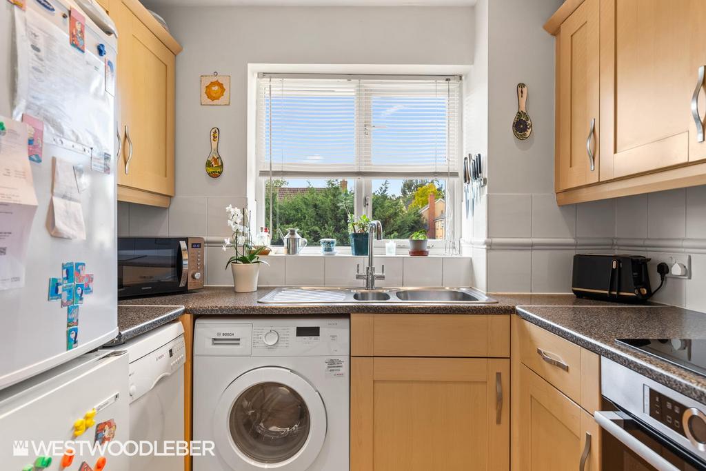 Plomer Avenue 16.jpg