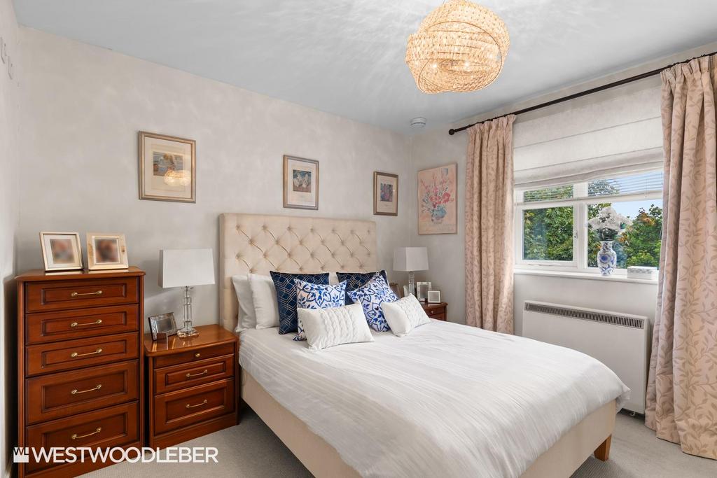 Plomer Avenue 4.jpg