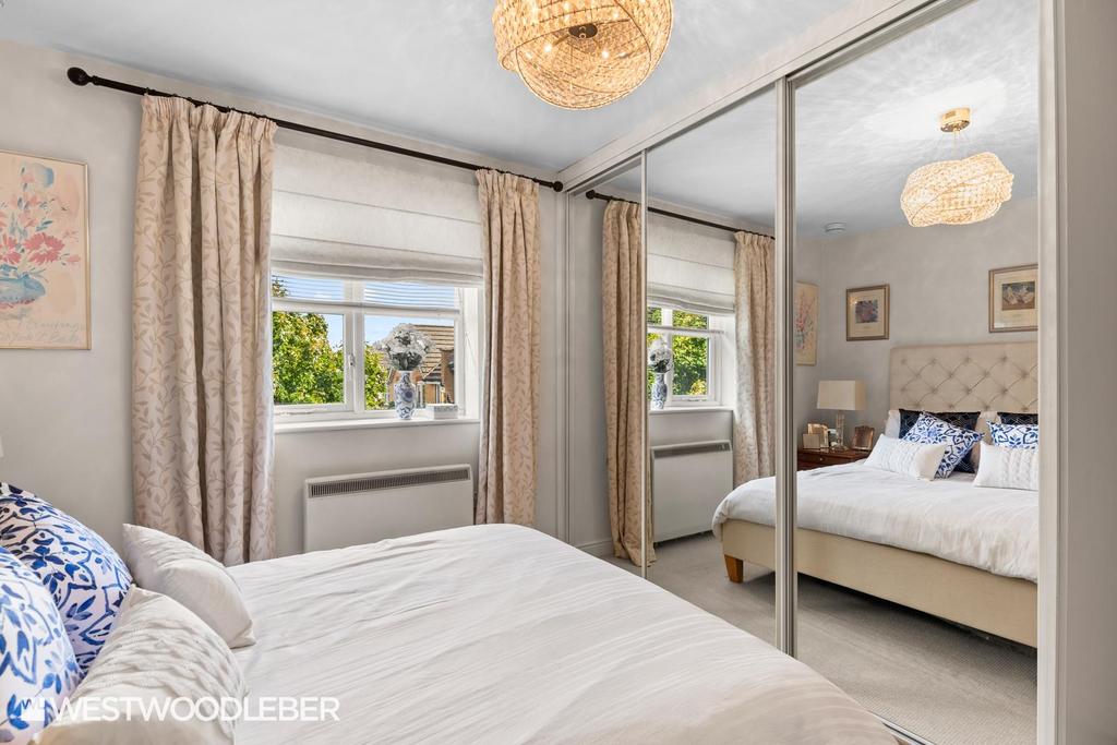 Plomer Avenue 6.jpg