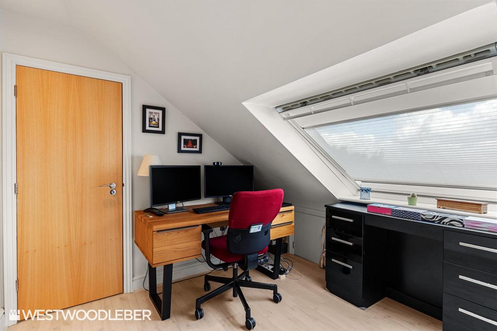 Plomer Avenue 22.jpg