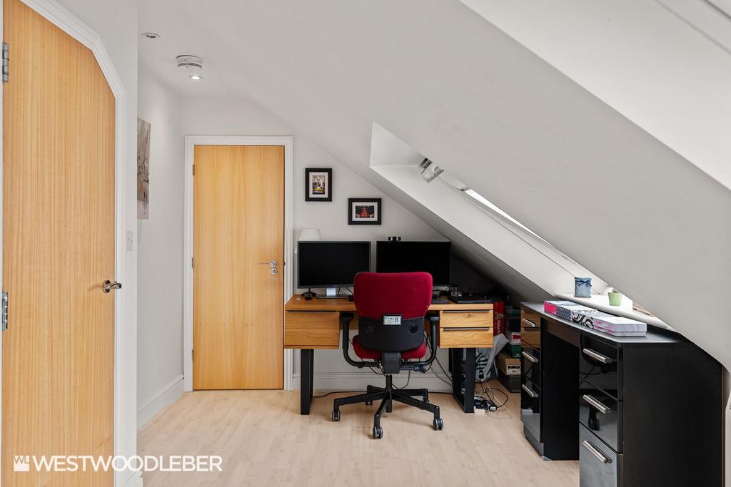 Plomer Avenue 24.jpg