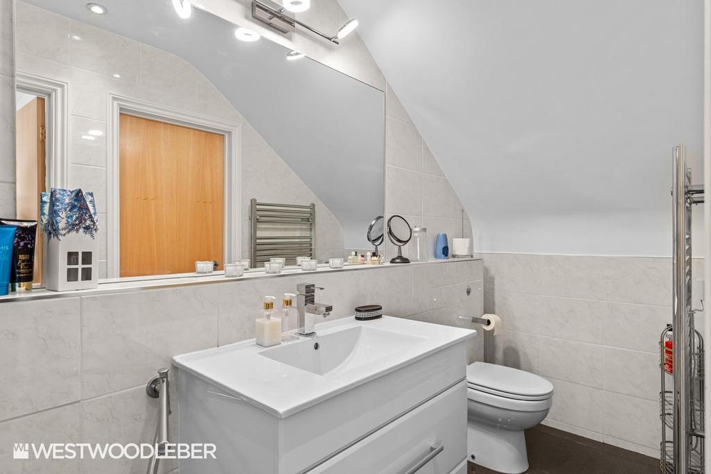 Plomer Avenue 20.jpg