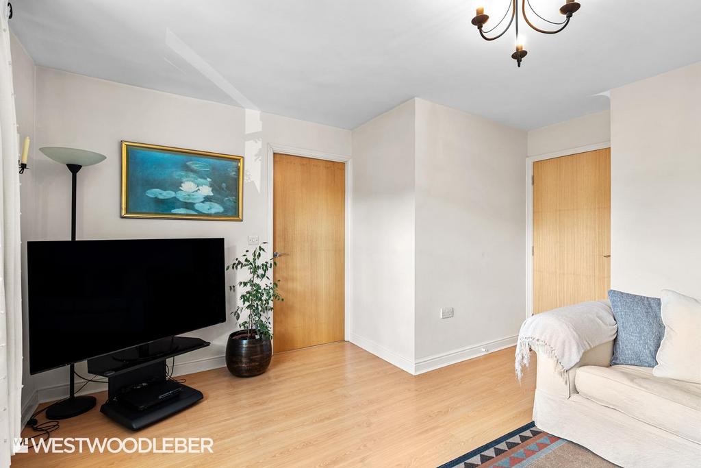 Plomer Avenue 12.jpg