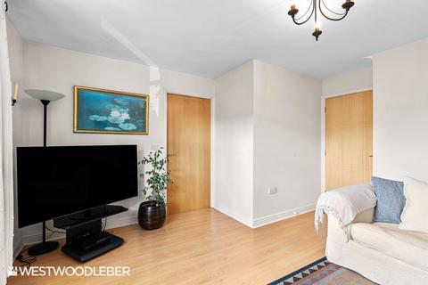 3 bedroom apartment for sale, Plomer Avenue, Hoddesdon EN11