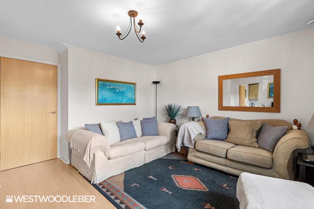 Plomer Avenue 11.jpg