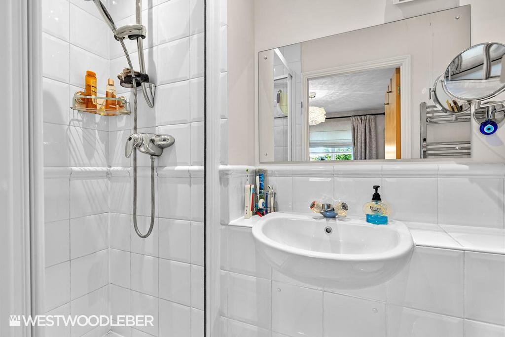 Plomer Avenue 8.jpg