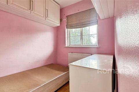 10 Orchard Close, Denham, Uxbridge, UB9 4BB
