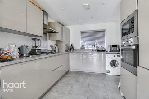 4 bedroom detached house for sale, Devonshire Close, Grays