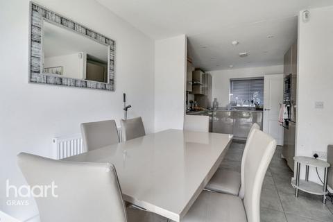 4 bedroom detached house for sale, Devonshire Close, Grays