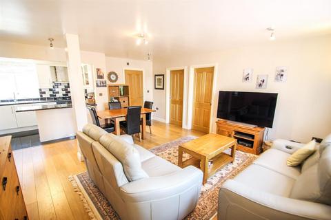 undefined, Upper Farm Road, West Molesey KT8