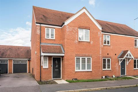 3 bedroom semi-detached house for sale, Cardinal Drive, Aylesbury HP18