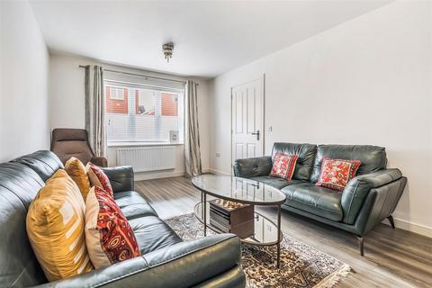 3 bedroom semi-detached house for sale, Cardinal Drive, Aylesbury HP18