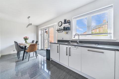3 bedroom semi-detached house for sale, Cardinal Drive, Aylesbury HP18