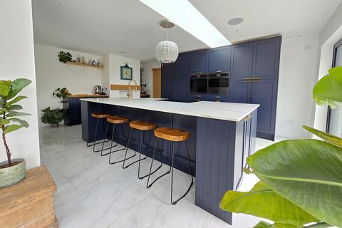 71 Callington Road, Saltash, PL12 6DZ