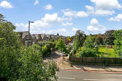 33 Kenmore Close, Richmond, TW9 3JG
