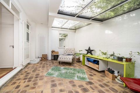 3 bedroom flat for sale, Airlie Gardens, London W8