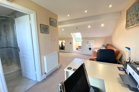 202 Waltham Way, London, E4 8AW
