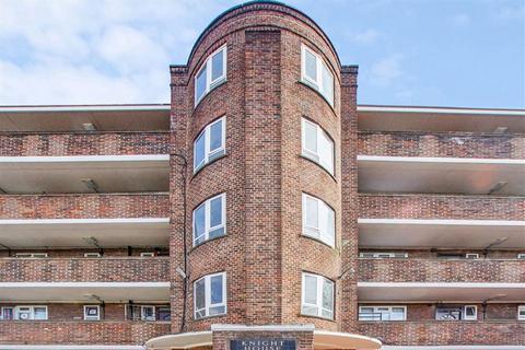 3 bedroom flat for sale, Huntsman Street, London SE17