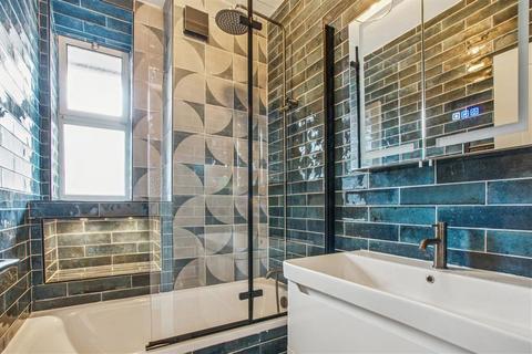 Flat 7, Knight House Huntsman Street, London, SE17 1QN