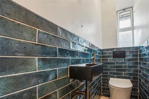Flat 7, Knight House Huntsman Street, London, SE17 1QN