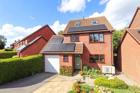 4 bedroom detached house for sale, St. Davids Close, Odiham RG29