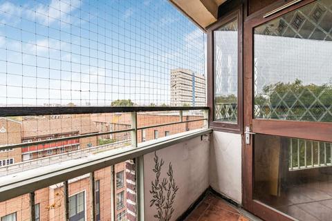 2 bedroom flat for sale, Elmington Estate, London, SE5