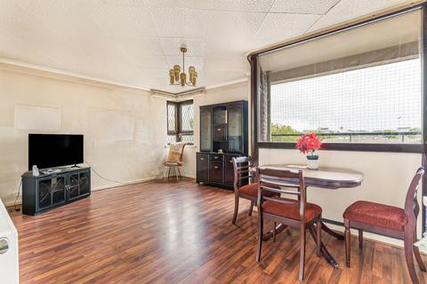 2 bedroom flat for sale, Elmington Estate, London, SE5