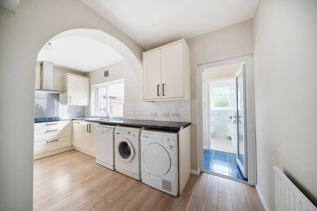 1302101-16-6839e2...