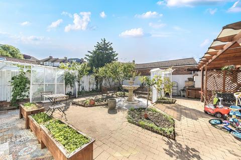 22 Fairfields Close, London, NW9 0PH