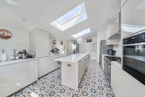 22 Fairfields Close, London, NW9 0PH