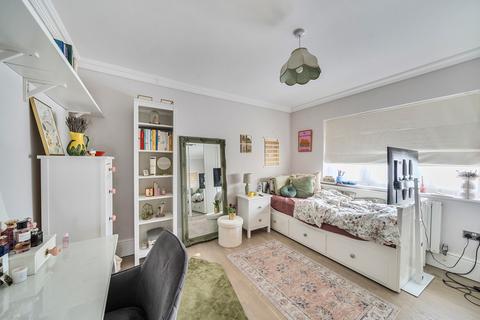22 Fairfields Close, London, NW9 0PH