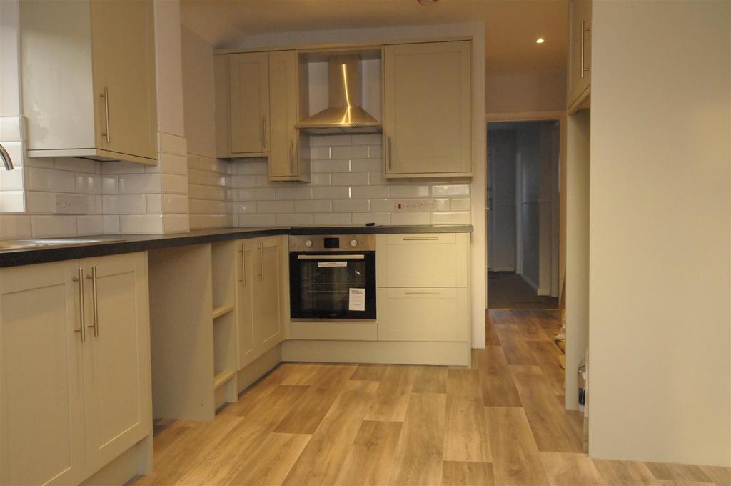 Kitchen 3.JPG
