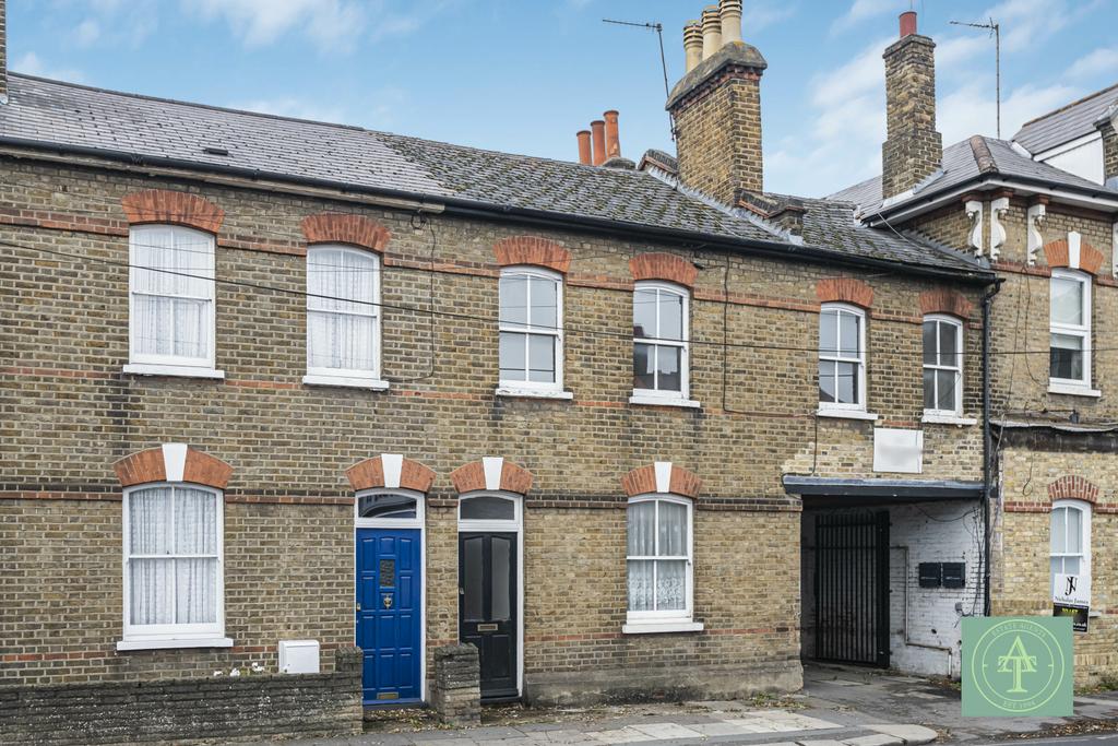 4 Bedroom Cottage for Sale