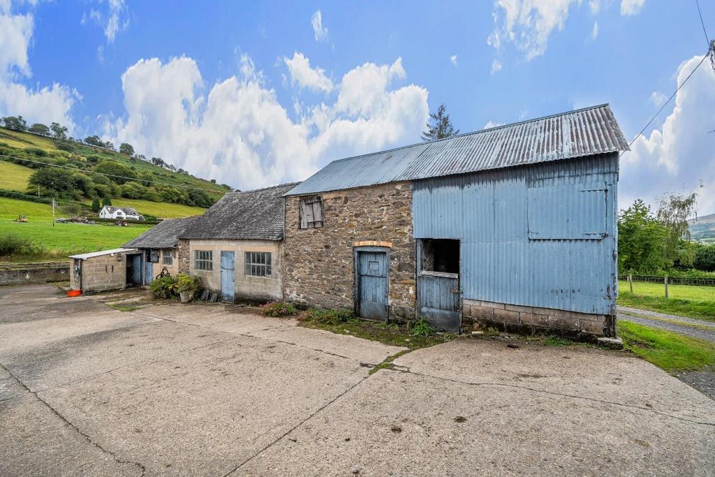 Outbuilding 1.jpg