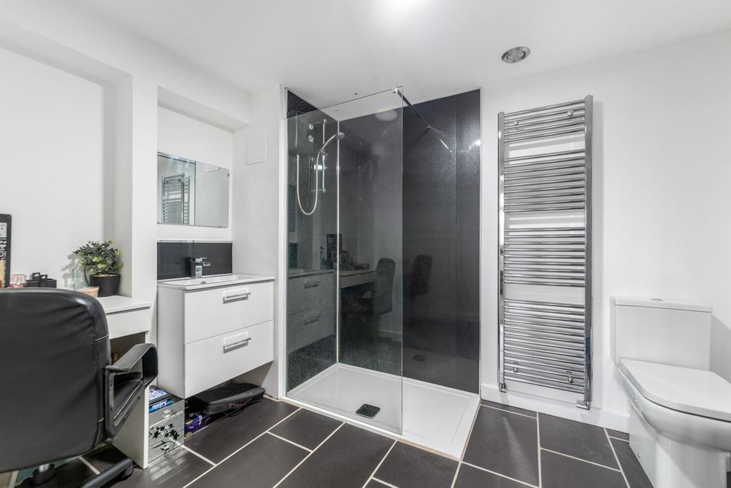 Ground Floor Bedroom En-Suite