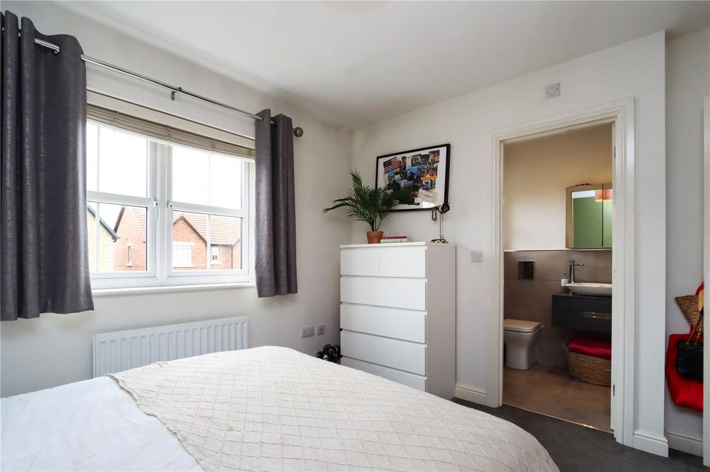 Bedroom 1 Pic 3