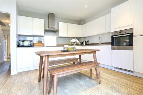 6 Centenary Way, Witney, OX29 7AN
