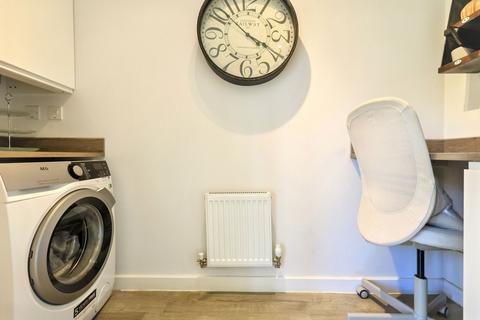 6 Centenary Way, Witney, OX29 7AN
