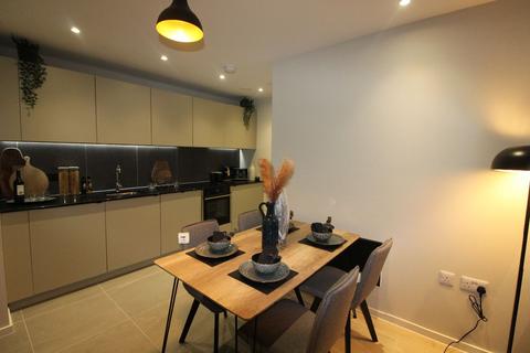 2 bedroom apartment to rent, City Gardens