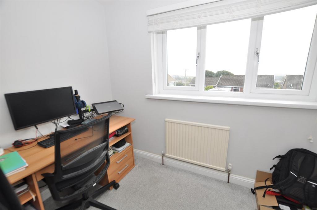 Front bedroom 4